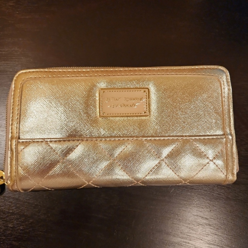 New with out tags Betsy Johnson gold wallet